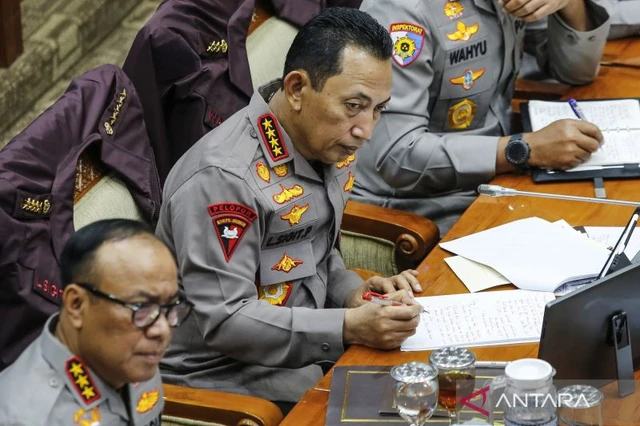 MCI Media : Narasi News : HD News : Komisi III Sepakat Polri Tetap di Bawah Presiden, Revisi UU Polri Segera Dibahas